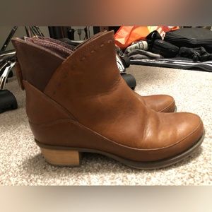 Chaco Cataluna Mid Boot